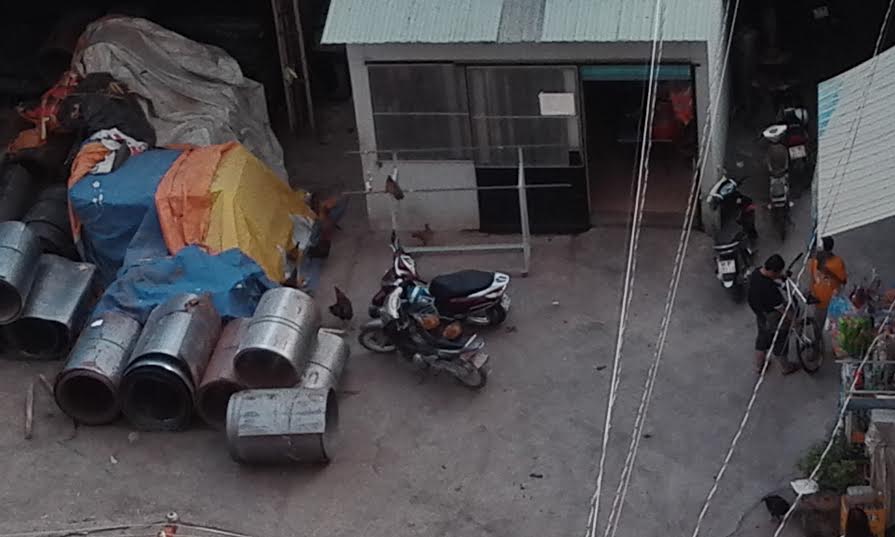 Cơ[-]sở[-]gia[-]công[-]cắt[-]thép[-]gây[-]ảnh[-]hưởng[-]môi[-]trường[-]tại[-]Chung[-]cư[-]Hoa[-]Sen,[-]P.10,[-]Quận[-]11,[-]TP.HCM